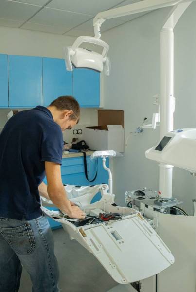 Installation et prise en main de vos équipements dentaires dans votre cabinet à Nice et dans le 06